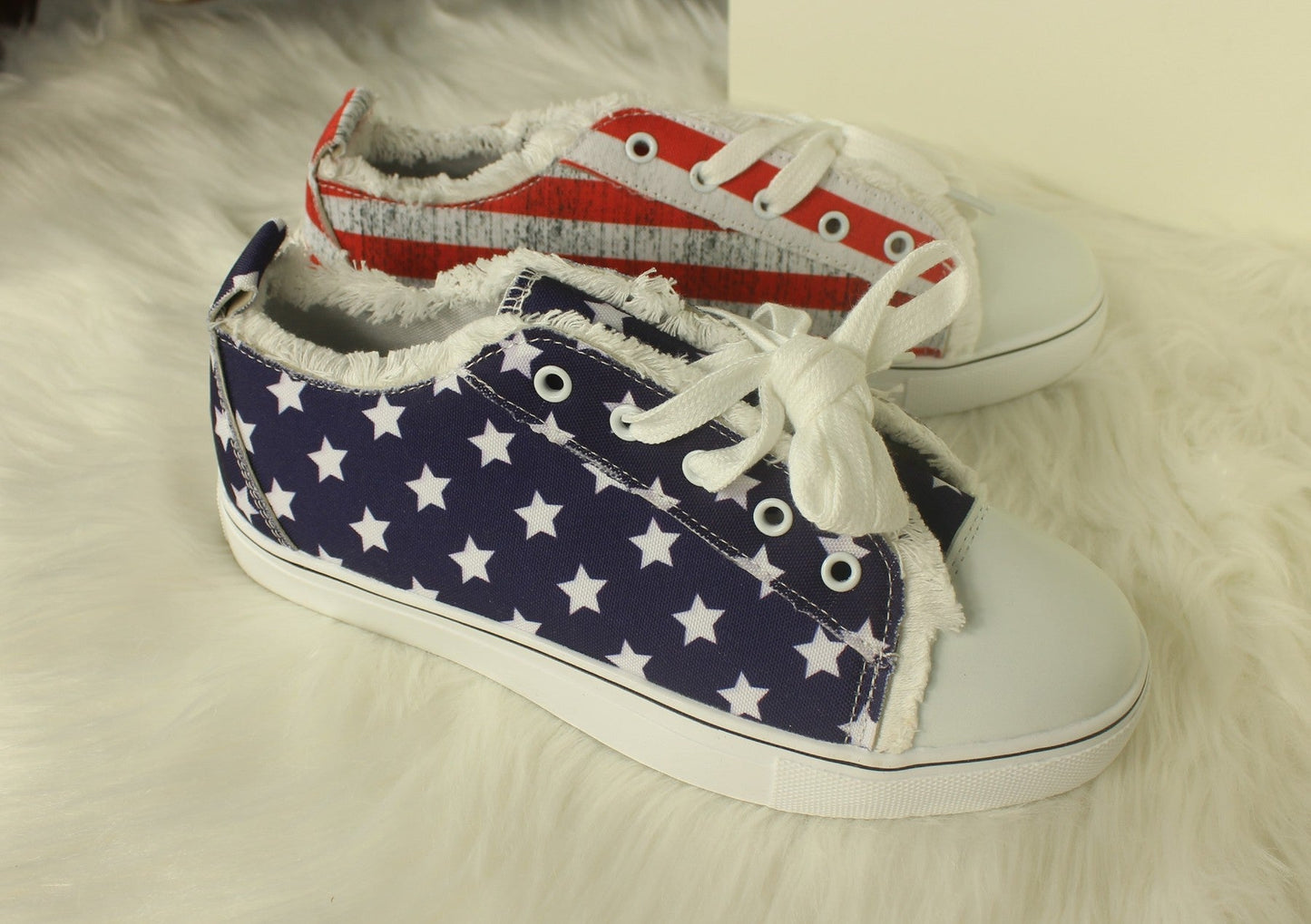 STAR STRIPED LACE UP SNEAKERS